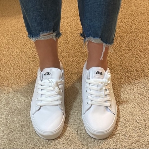 Vans Women’s Seldan Low Top Sneaker - Picture 3 of 8